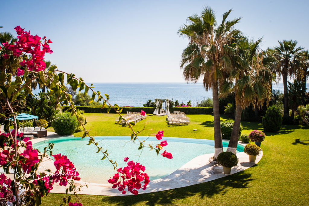 Beach front luxury villa in Marbella. Villa Cisne